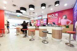 Lucky Plaza (D9), Retail #566771141